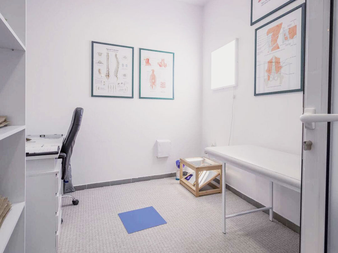 nurses and doctors talking